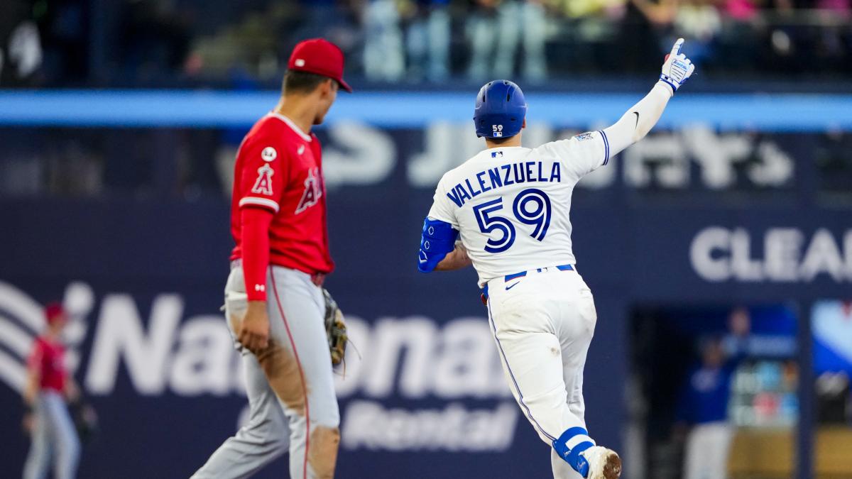<![CDATA[Brandon Valenzuela firma gran noche y levanta la mano en Toronto]]>