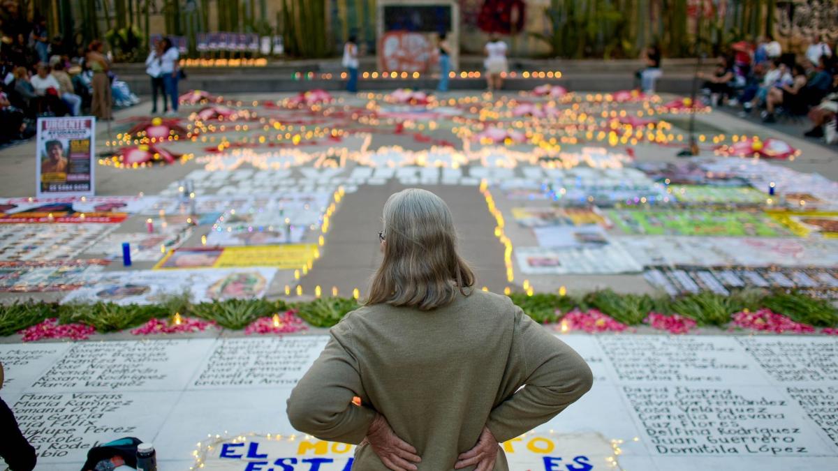 <![CDATA[Buscadoras realizan velada en Monumento a la Madre]]>