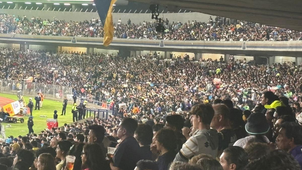 <![CDATA[Directiva del América sufre hostil recibimiento en el Pumas vs América]]>