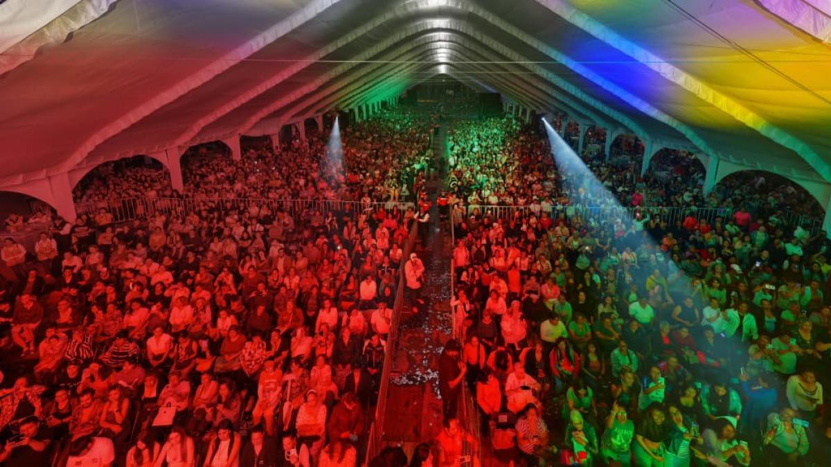 <![CDATA[Celebran a madres con concierto de Lucero]]>