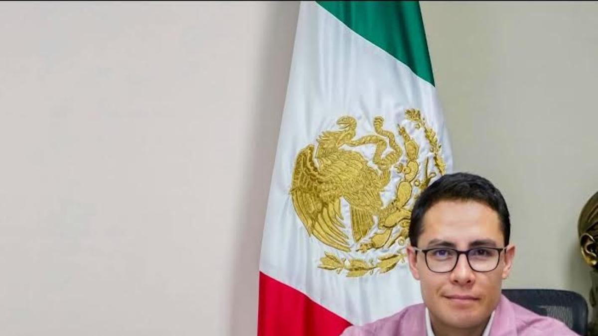 <![CDATA[Alcalde de Pachuca amenaza con correr a burócratas si no dan like a sus publicaciones en redes]]>