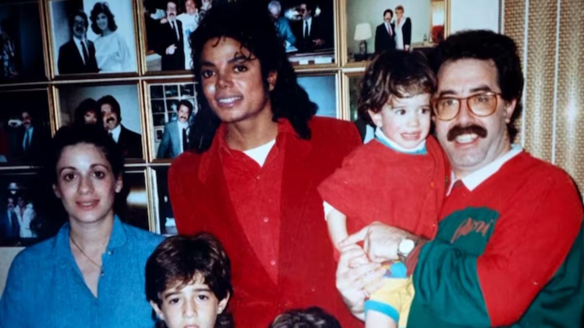 <![CDATA[Hermanos señalan a Michael Jackson por presunto abuso sexual y control emocional]]>