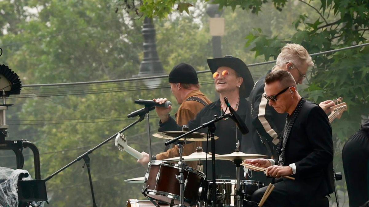 <![CDATA[Bajo un ‘clima irlandés’, U2 filma en CDMX el video de su próximo sencillo]]>