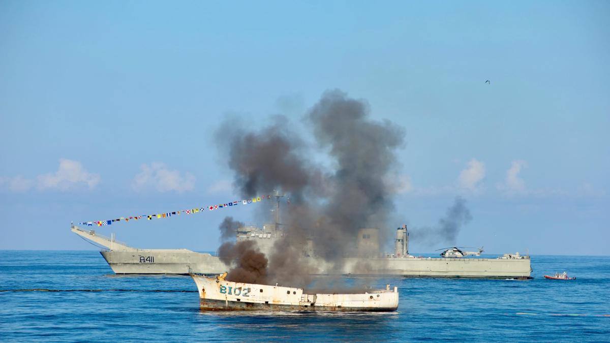 <![CDATA[De buque de guerra a refugio marino: así hundieron al 