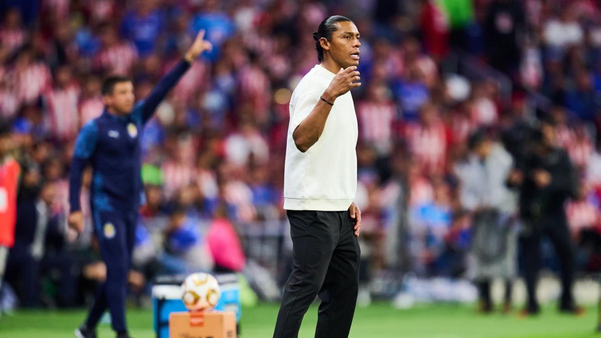<![CDATA[Joel Huiqui advierte a Chivas tras el empate: 