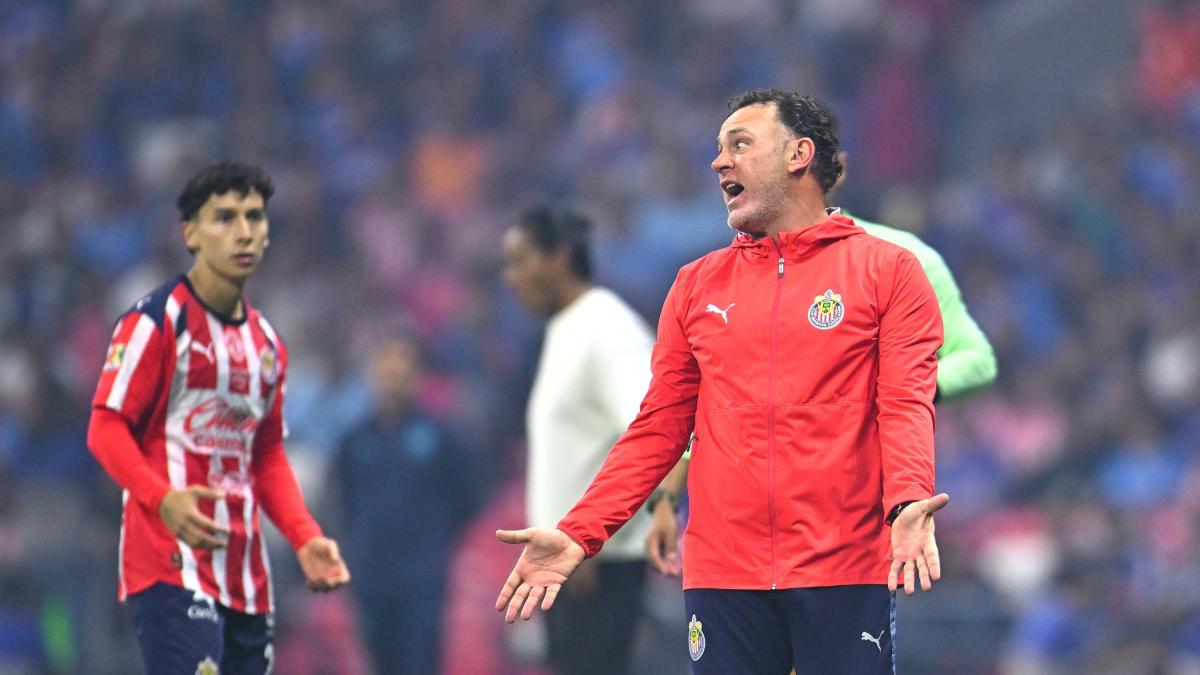 <![CDATA[Milito rompe el silencio: “Ya saben qué pienso en relación a los arbitrajes”]]>