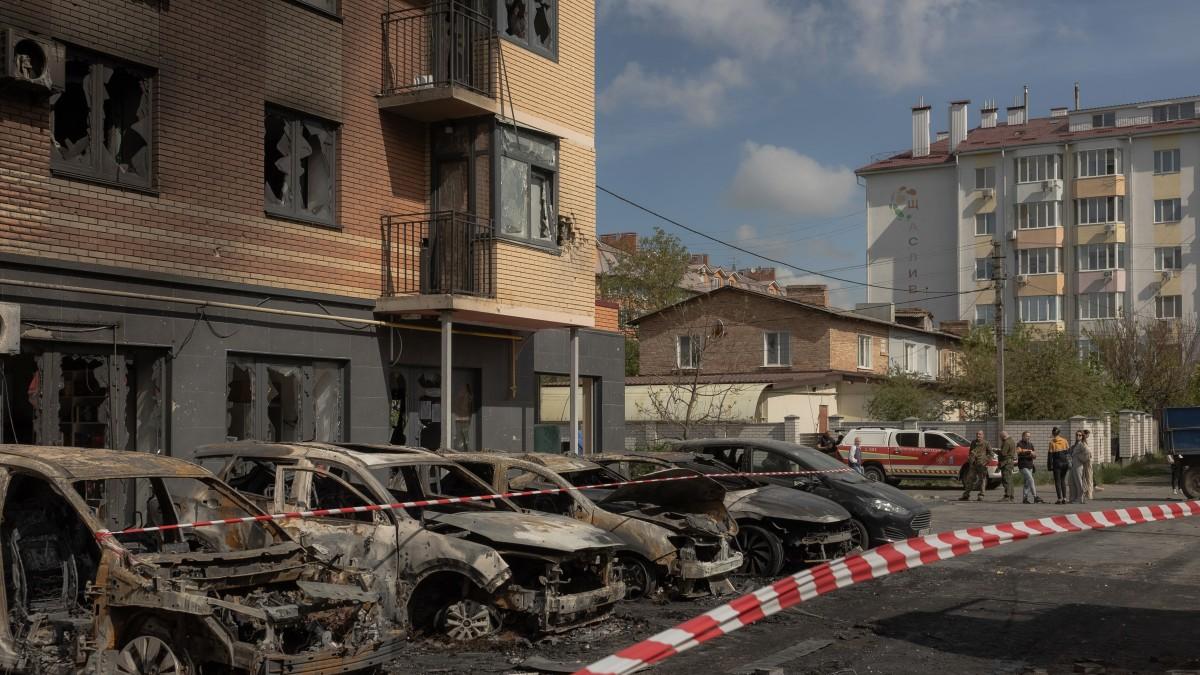 <![CDATA[Rusia bombardea intensamente Kiev y deja al menos 10 muertos]]>