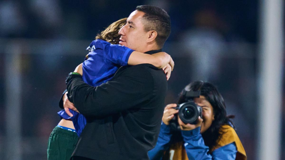 <![CDATA[VIDEO: Efraín Juárez llega a las lágrimas al ver una foto con su hijo]]>