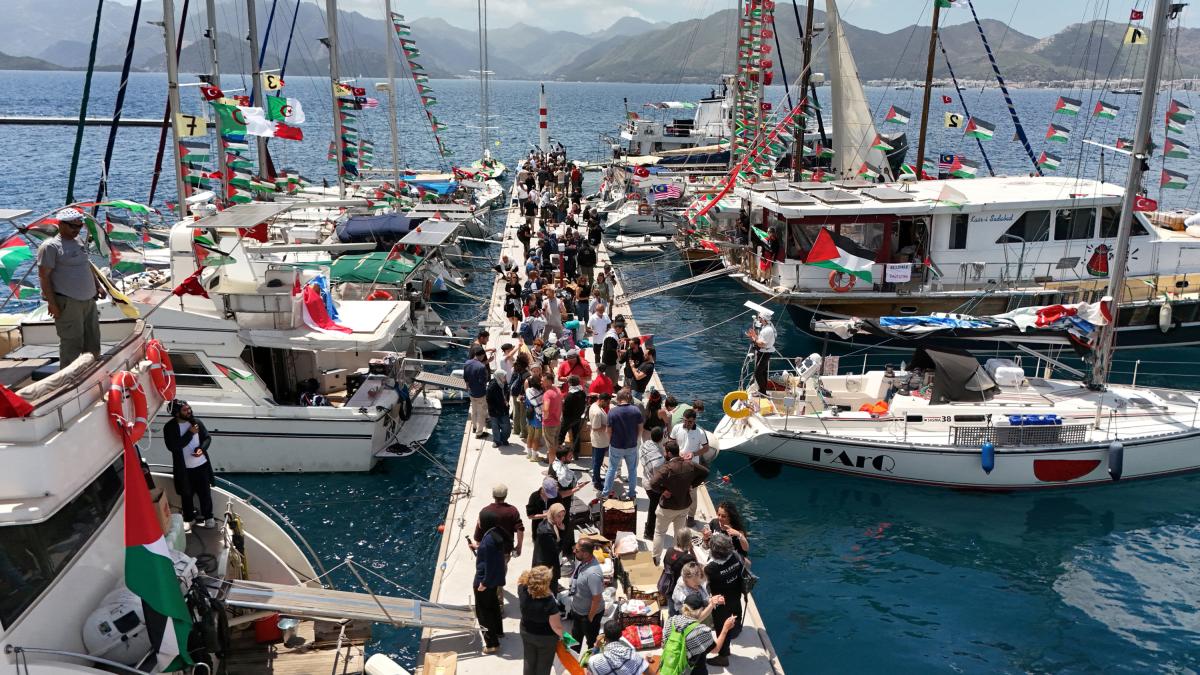 <![CDATA[Flotilla Global Sumud zarpa nuevamente rumbo a Gaza para romper el bloqueo humanitario de Israel]]>