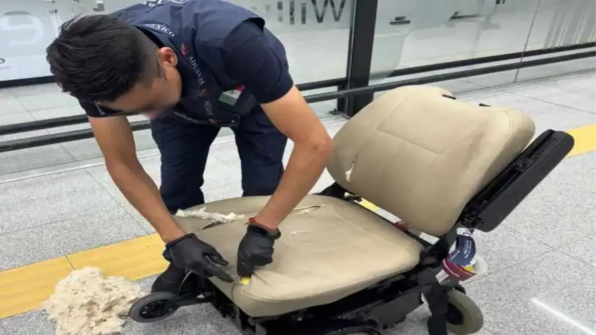 <![CDATA[Marina intercepta 8.8 kilos de cocaína escondidos en silla de ruedas en el AICM]]>