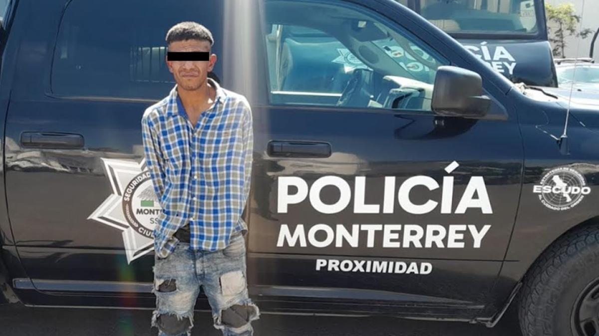 <![CDATA[Detienen a sujeto por enseñar sus partes íntimas al exterior de una escuela]]>