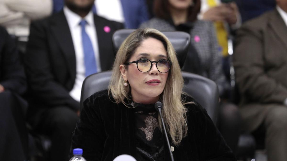 <![CDATA[Falsifican firma de consejera del INE en denuncia apócrifa ante la FGR]]>