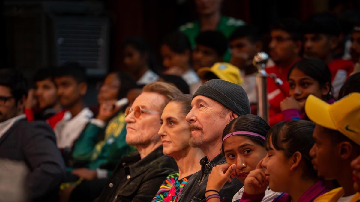 <![CDATA[Bono reconoce políticas sociales de Sheinbaum durante encuentro en CDMX]]>