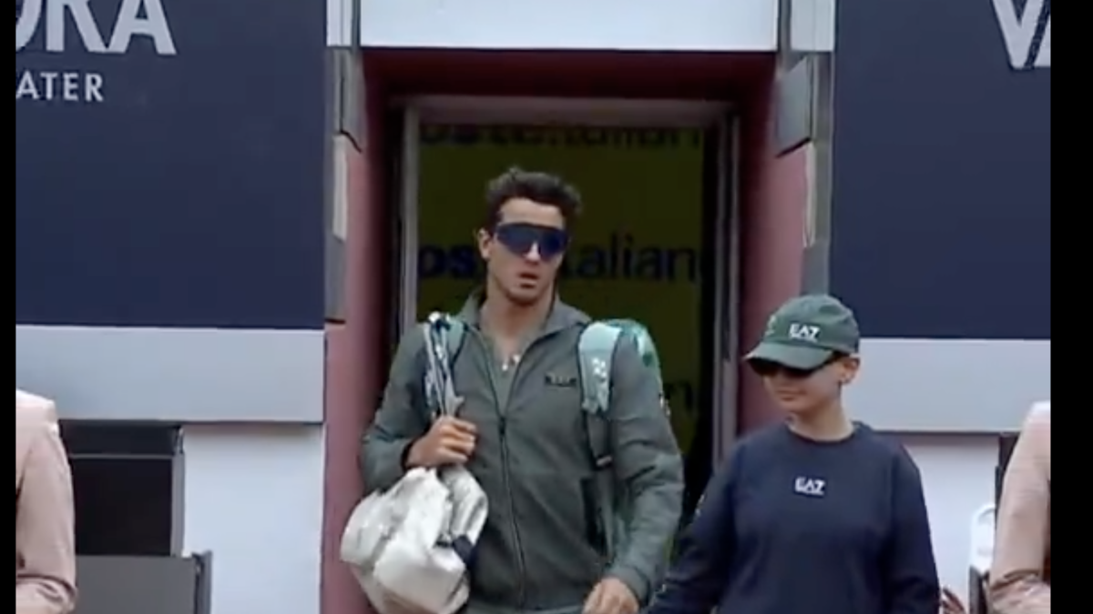 <![CDATA[Rompecorazones: El tenista Luciano Darderi desata tormenta en Roma por ignorar a un niño durante su entrada]]>