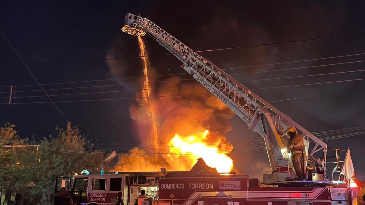 <![CDATA[Incendio consume bodega de materiales peligrosos en Torreón]]>