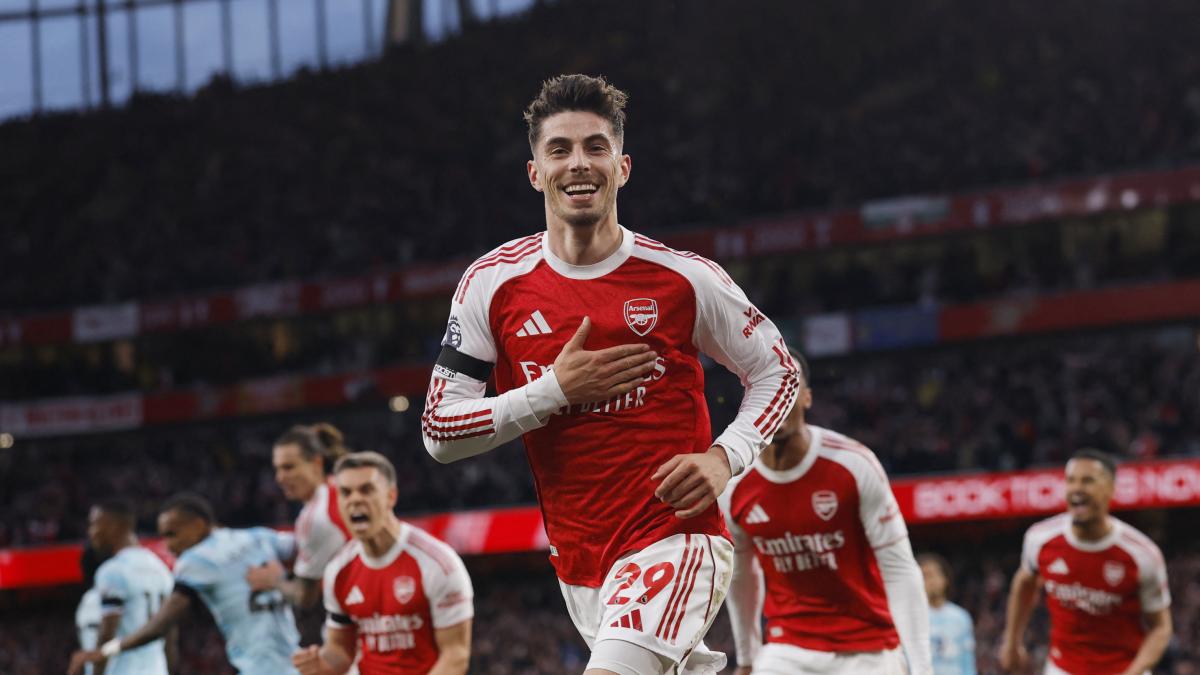 <![CDATA[Arsenal acaricia la Premier: un cabezazo de Havertz acerca el primer título desde los Invencible]]>