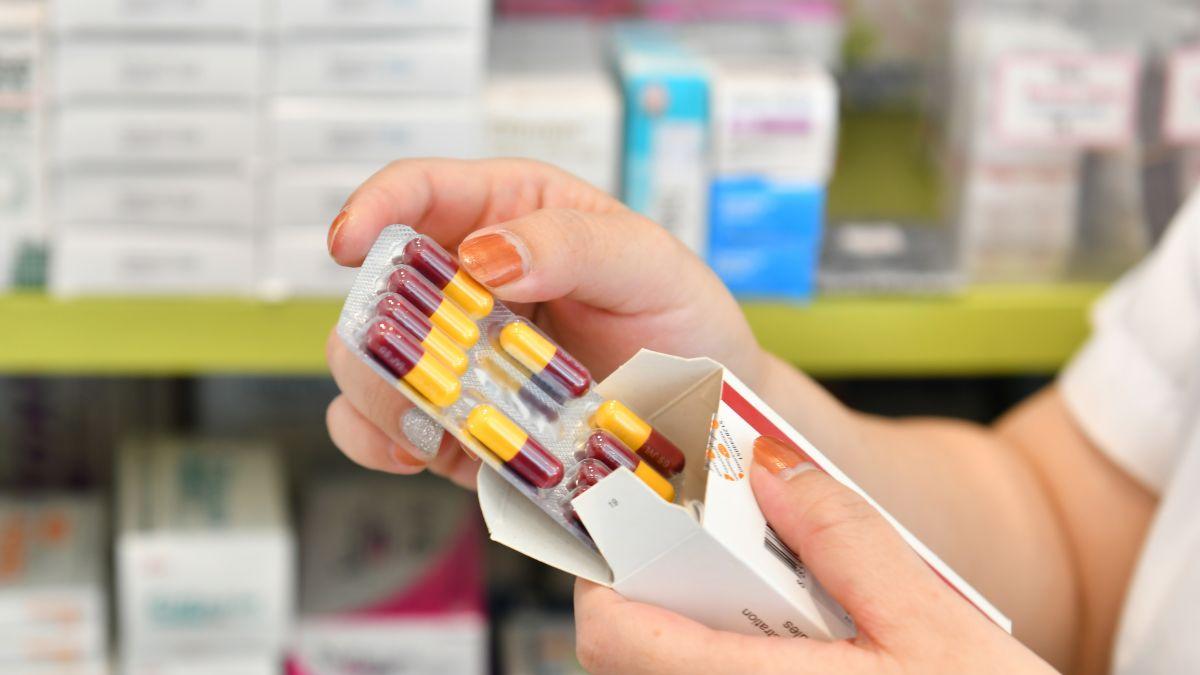 <![CDATA[La industria farmacéutica transnacional: cuando el negocio pesa más que la salud pública]]>