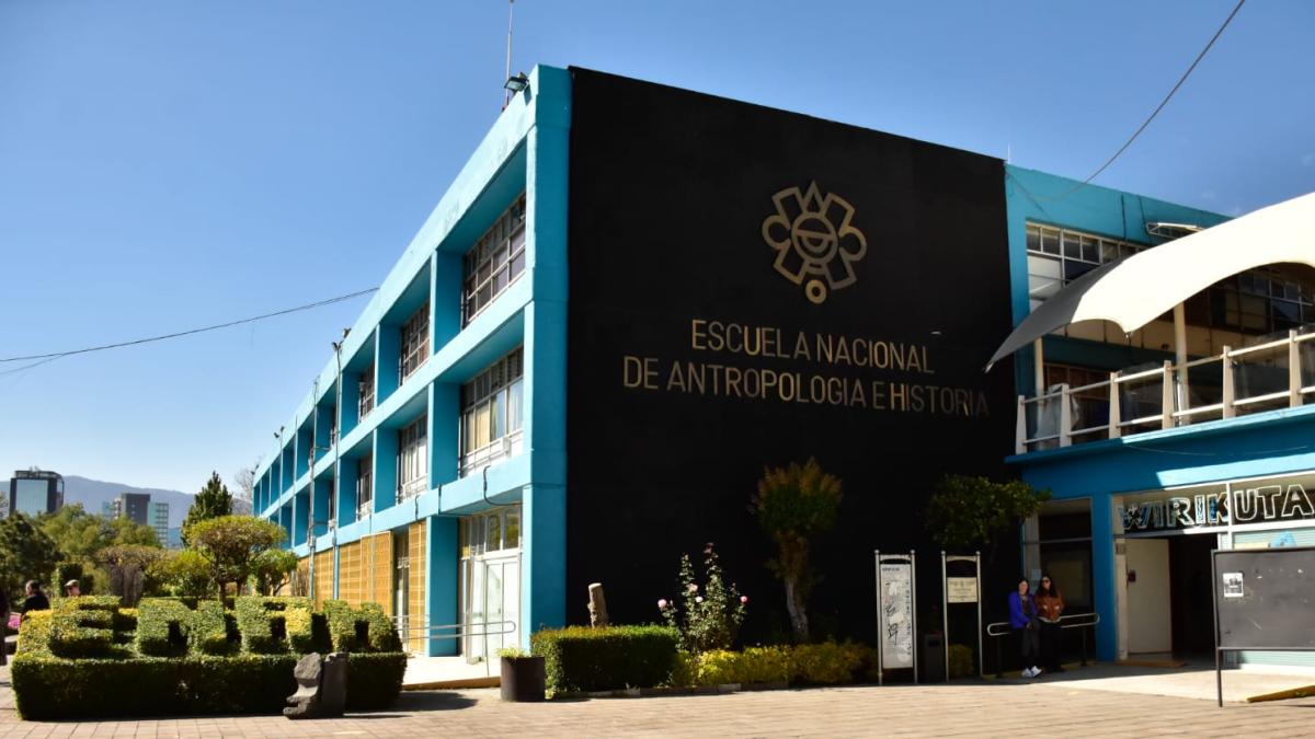 <![CDATA[Títulos y cédulas pendientes desde 2024 provocan crisis en graduados de la ENAH]]>