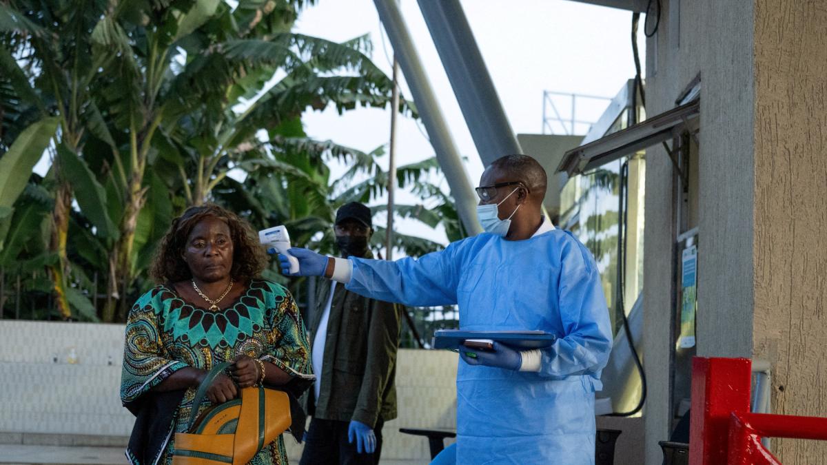 <![CDATA[Estados Unidos emite alerta máxima para no viajar a Sudán del Sur y Uganda por ébola]]>