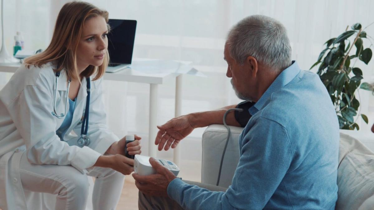 <![CDATA[Hipertensión arterial en adultos mayores: prevención y control oportuno]]>