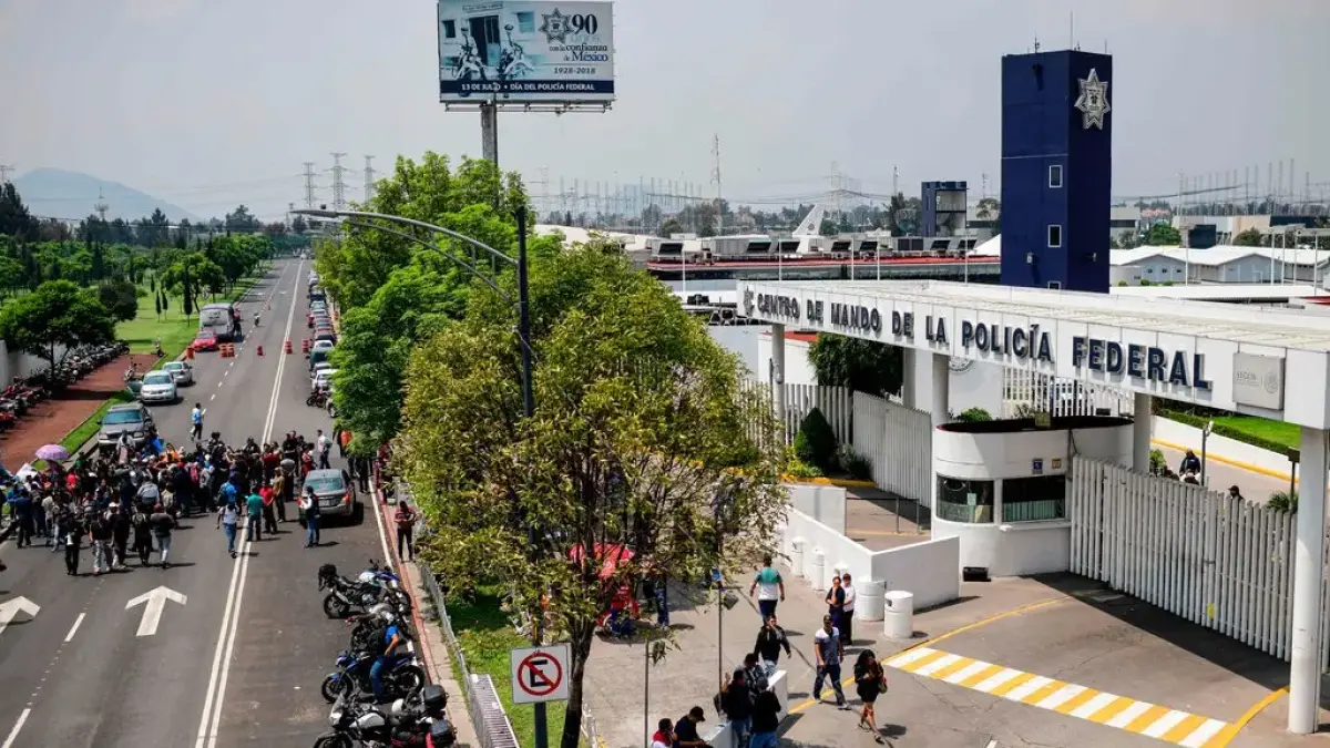 <![CDATA[Inhabilitan a exfuncionarios de extinta Policía Federal por desviar más de 65 millones de dólares]]>