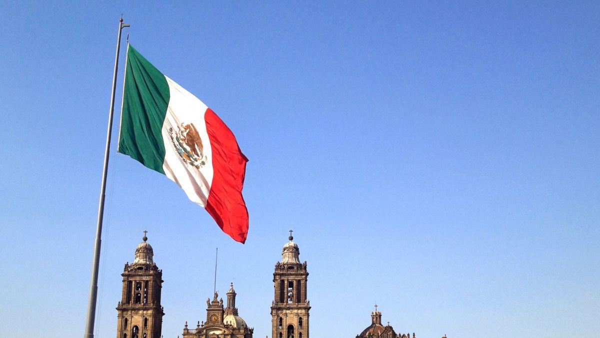 <![CDATA[Moody’s rebaja calificación de México a 