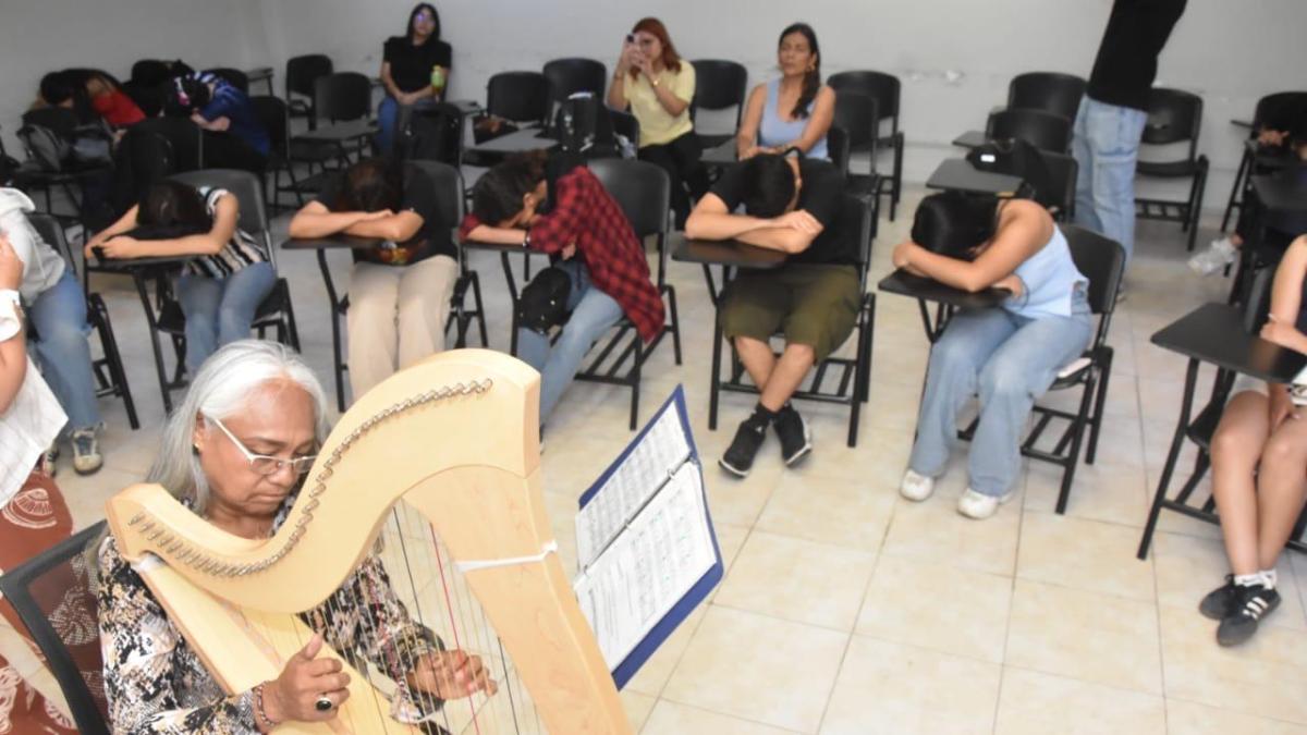 <![CDATA[Con arterapia quitan estrés a alumnos de la Universidad Autónoma de Nuevo León]]>