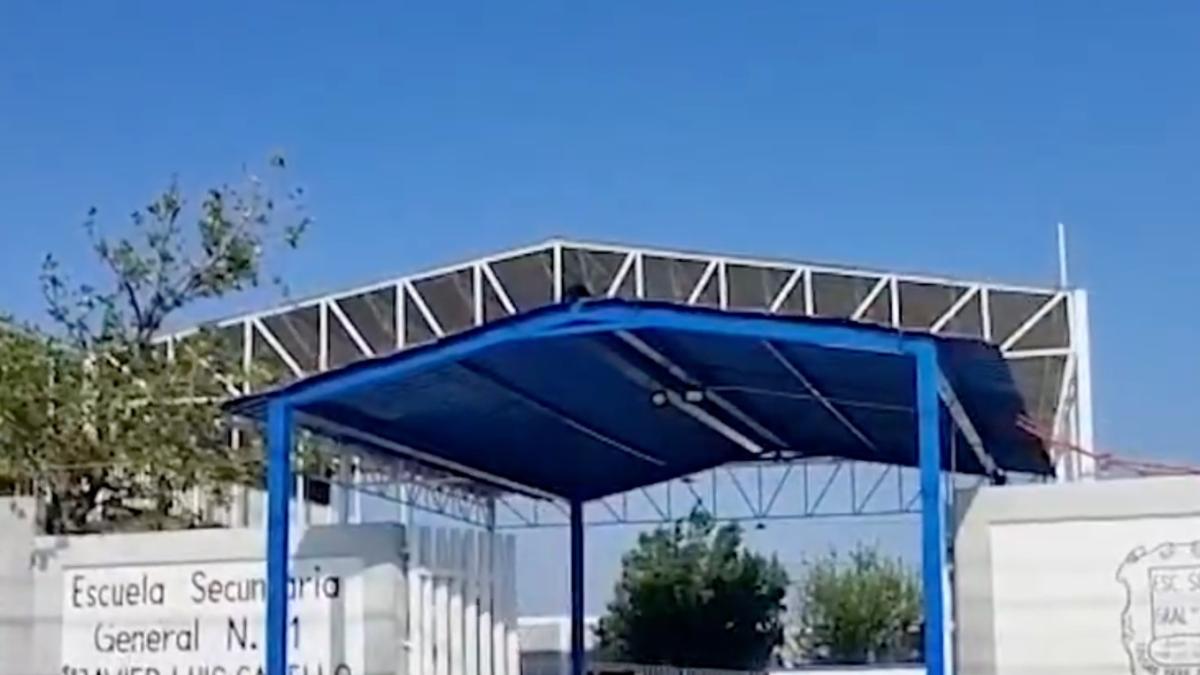<![CDATA[Alarma en secundaria de Saltillo: maestro se autolesiona dentro del plantel]]>
