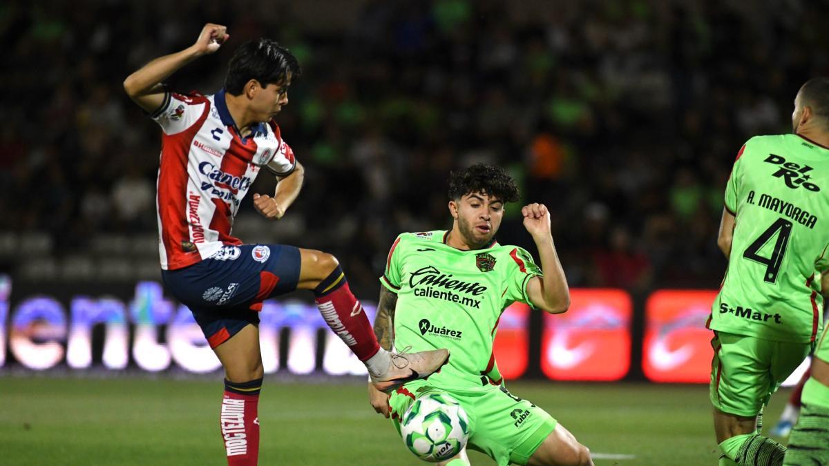 <![CDATA[Chivas va por Denzell García, el mediocampista de Bravos que ya negocia con el Rebaño]]>