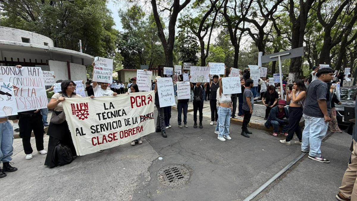 <![CDATA[Alumnos del IPN toman de nuevo las calles para exigir respuesta del gobierno]]>