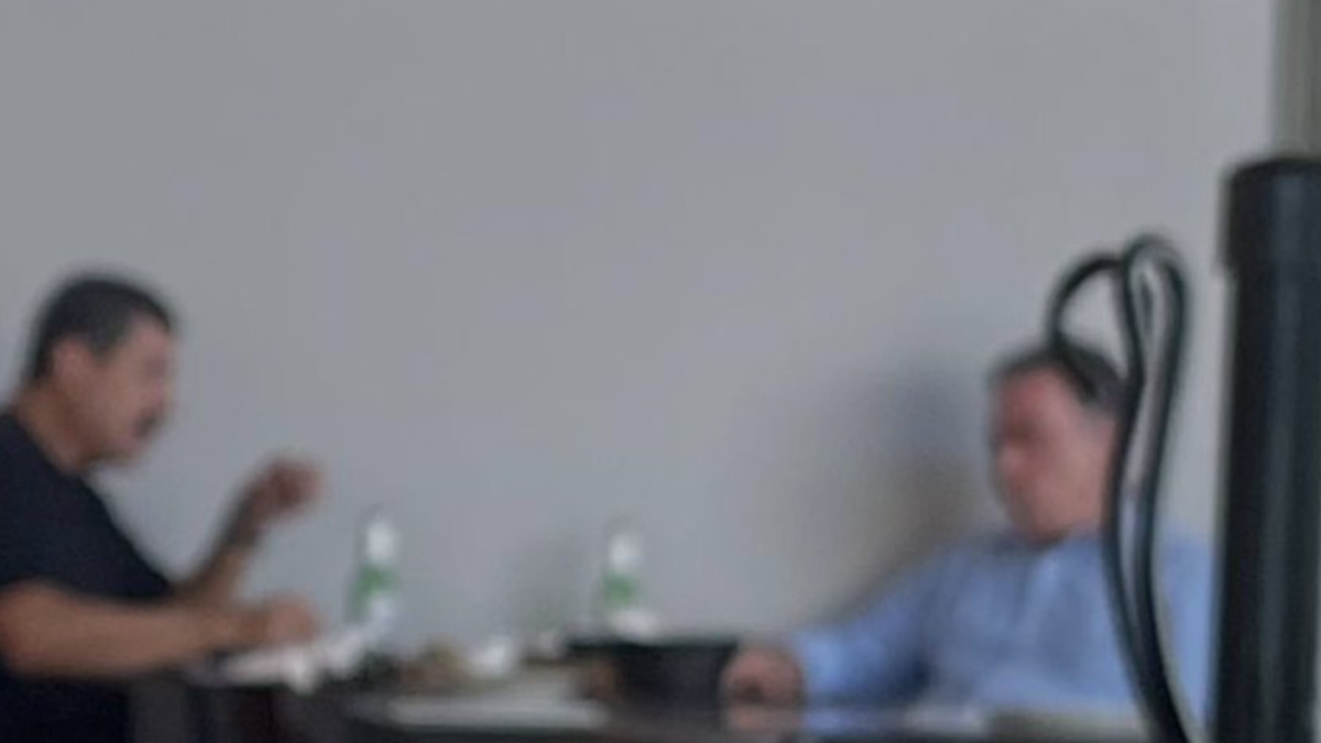 <![CDATA[Reaparece Enrique Inzunza; come en restaurante con Javier Corral]]>