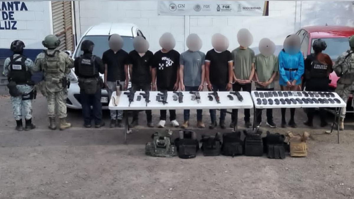 <![CDATA[Caen más en Sinaloa, ahora fueron 8, entre ellos una mujer y 2 menores]]>