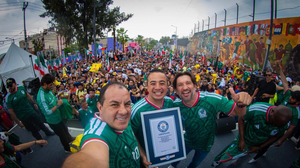 <![CDATA[Cuauhtémoc Blanco inaugura mural de futbol con Récord Guinness en la GAM]]>