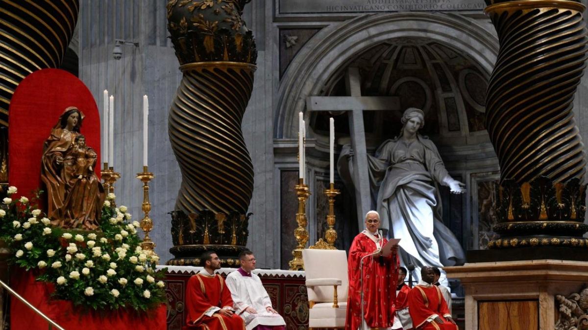 <![CDATA[Papa León XIV clama por la paz mundial durante la homilía de Pentecostés]]>