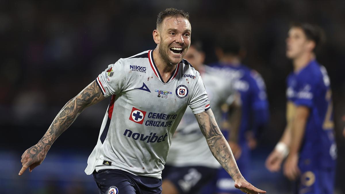 <![CDATA[¡De villano a héroe! Rotondi le da la décima a Cruz Azul]]>