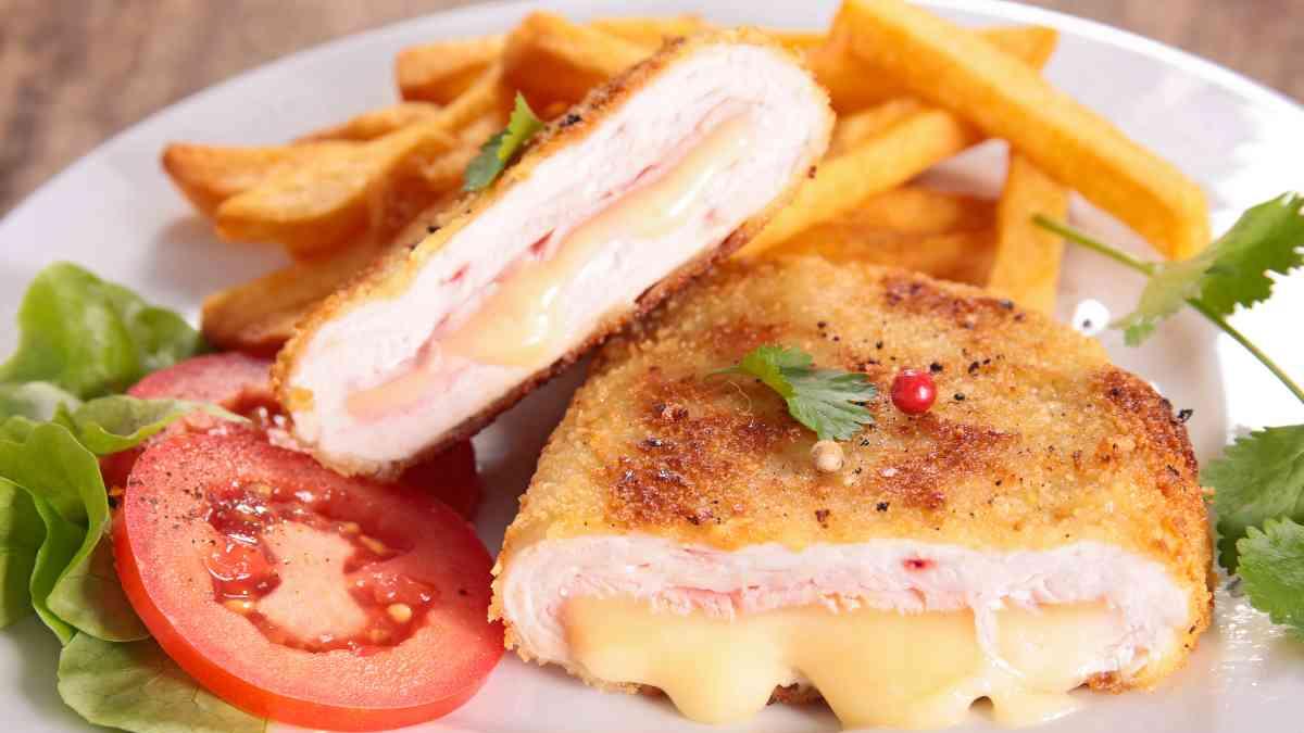 <![CDATA[Pechugas de pollo cordon bleu: la receta clásica de la hora de la comida]]>