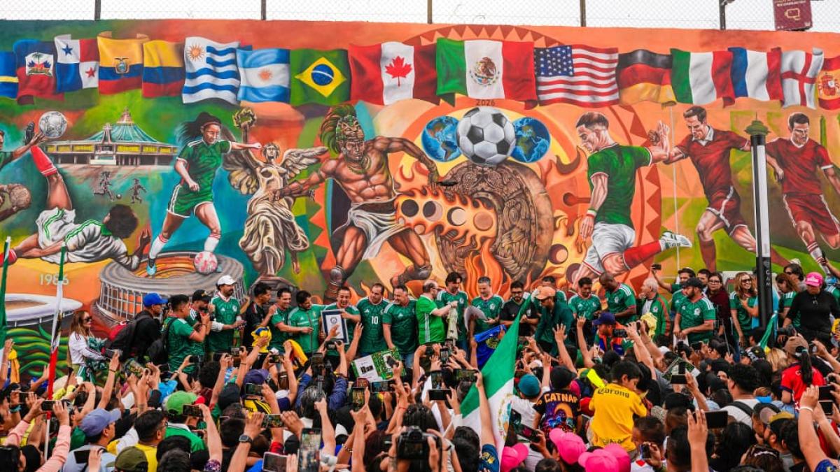 <![CDATA[Janecarlo Lozano mete gol histórico con mural gigante y rompe Récord Guinness]]>