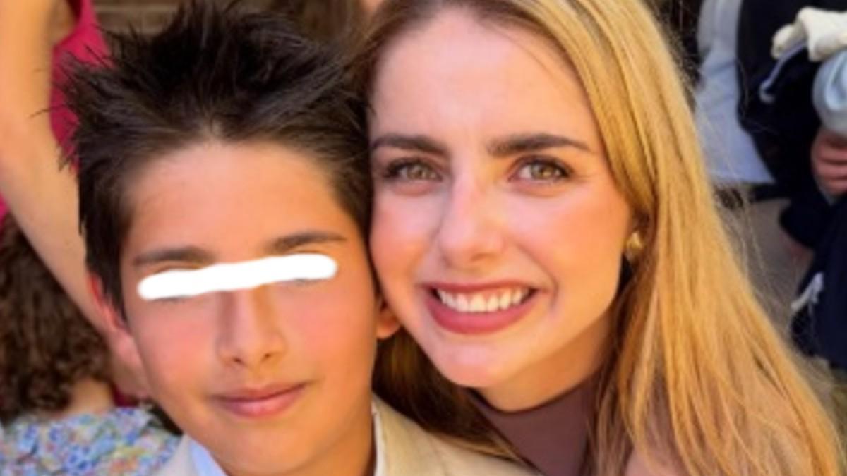 <![CDATA[Michelle Renaud comparte el tierno gesto de Matía Novoa con su hijo Marcelo en su Primera Comunión]]>