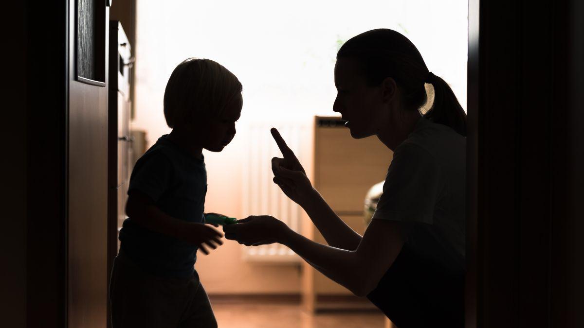 <![CDATA[¿Qué hacer si mi hijo pega? Consejos para corregirlo sin gritos]]>