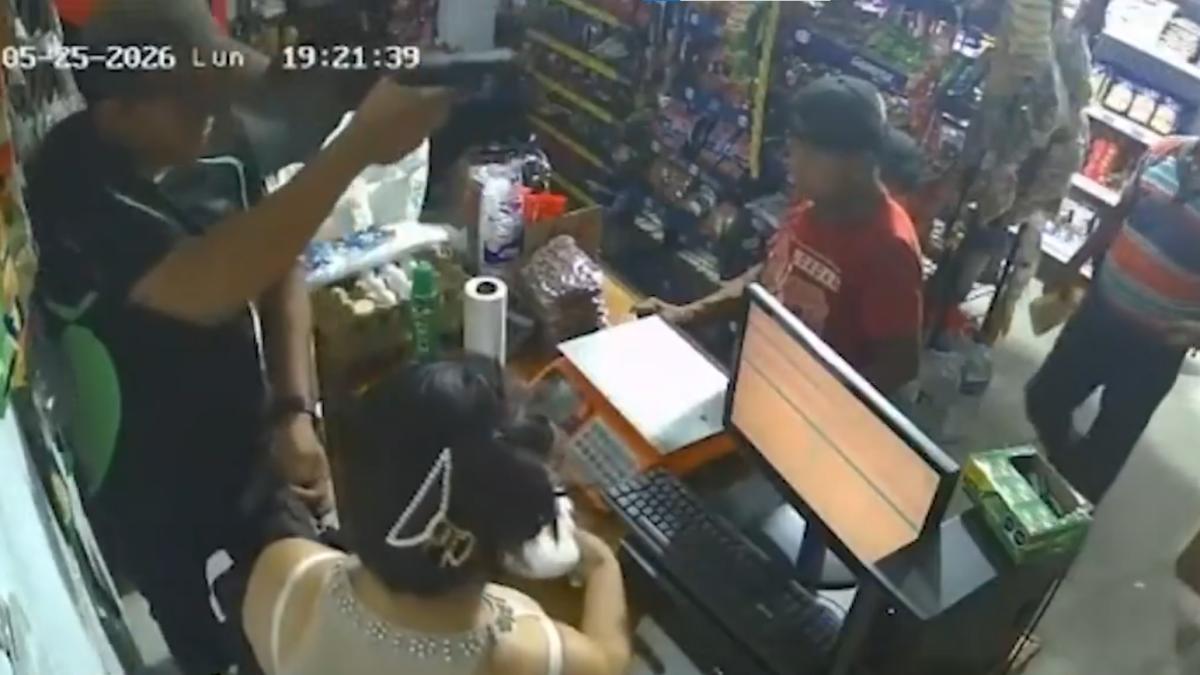 <![CDATA[Cliente machetea a asaltante en una tienda de abarrotes; “ya me partiste la ma…”]]>