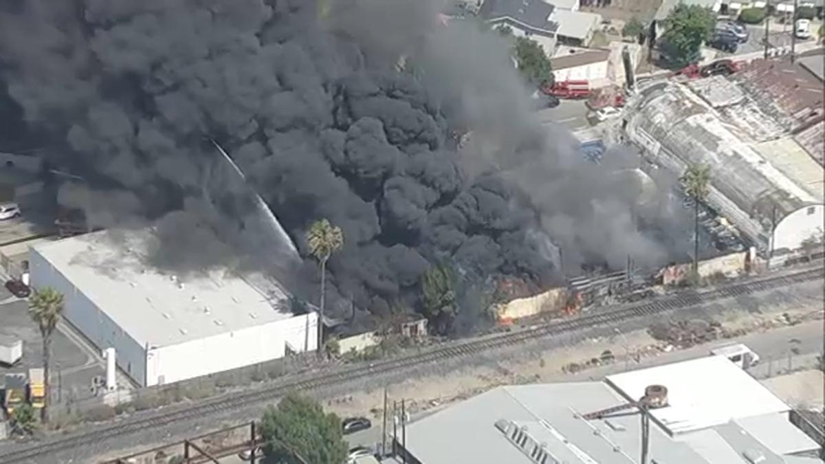 <![CDATA[Evitan desastre químico en California tras falla en tanque con sustancias químicas flamables]]>