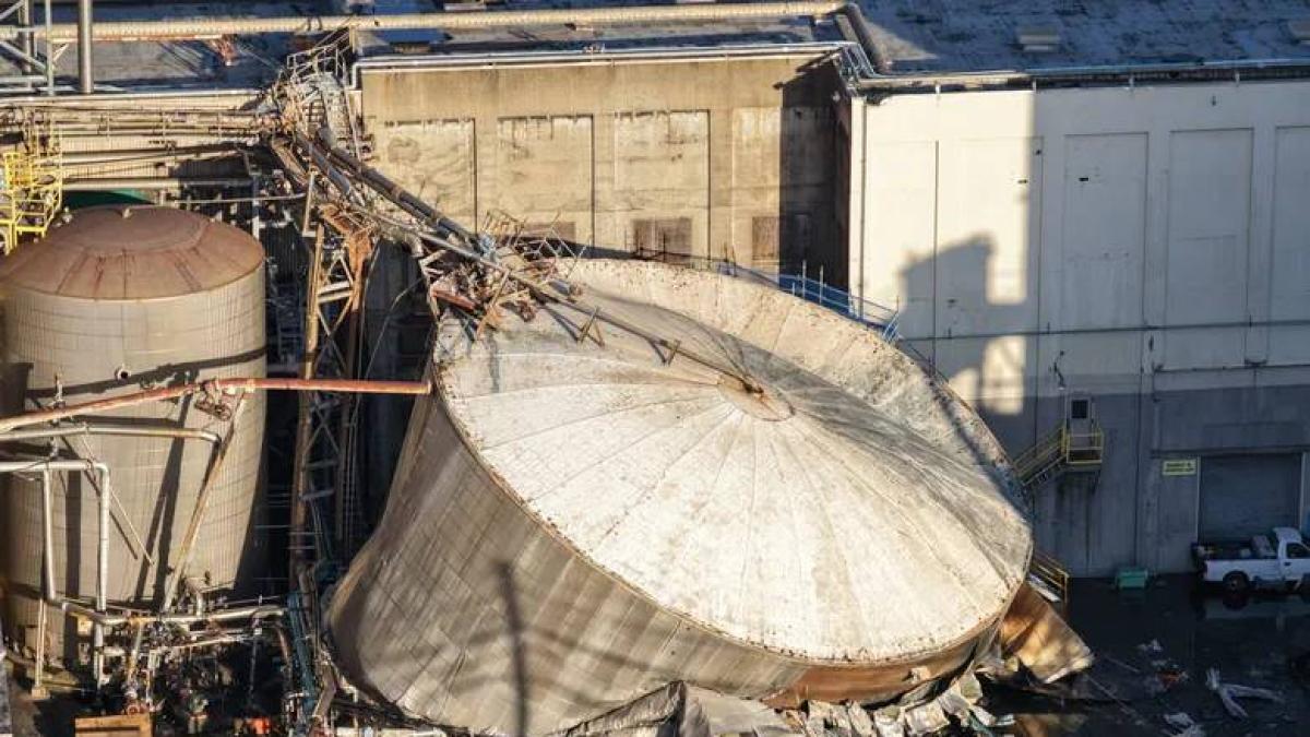 <![CDATA[Dos muertos y nueve desaparecidos por explosión en planta papelera de Washington]]>