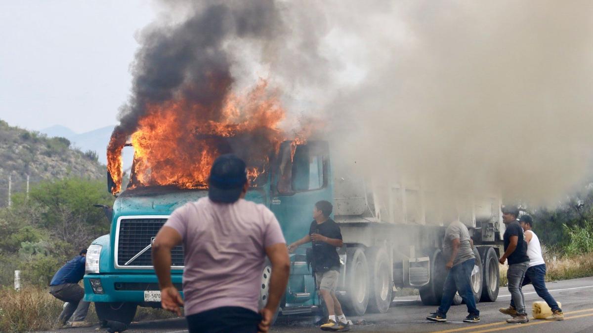 <![CDATA[Fiscalía de Oaxaca investiga violento desalojo de la CNTE; llama a declarar a alcalde y mandos]]>