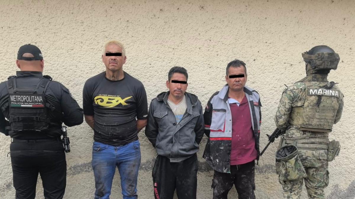 <![CDATA[Capturan a tres sujetos en Ecatepec por portación de armas]]>