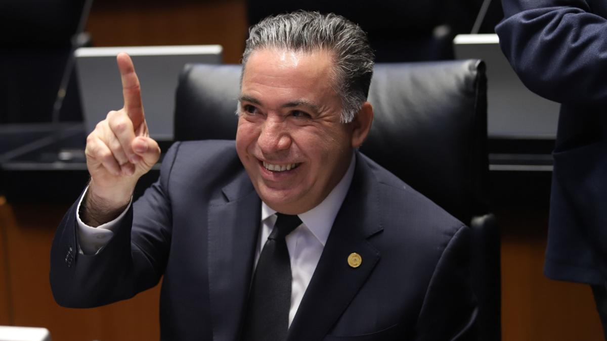 <![CDATA[Enrique Inzunza pide licencia por 22 horas; no acudió al Senado]]>