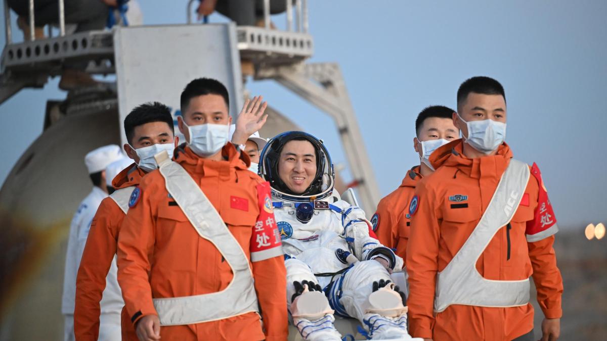 <![CDATA[¡Histórico! Astronautas chinos regresan a la Tierra tras misión de 210 días en la estación Tiangong]]>