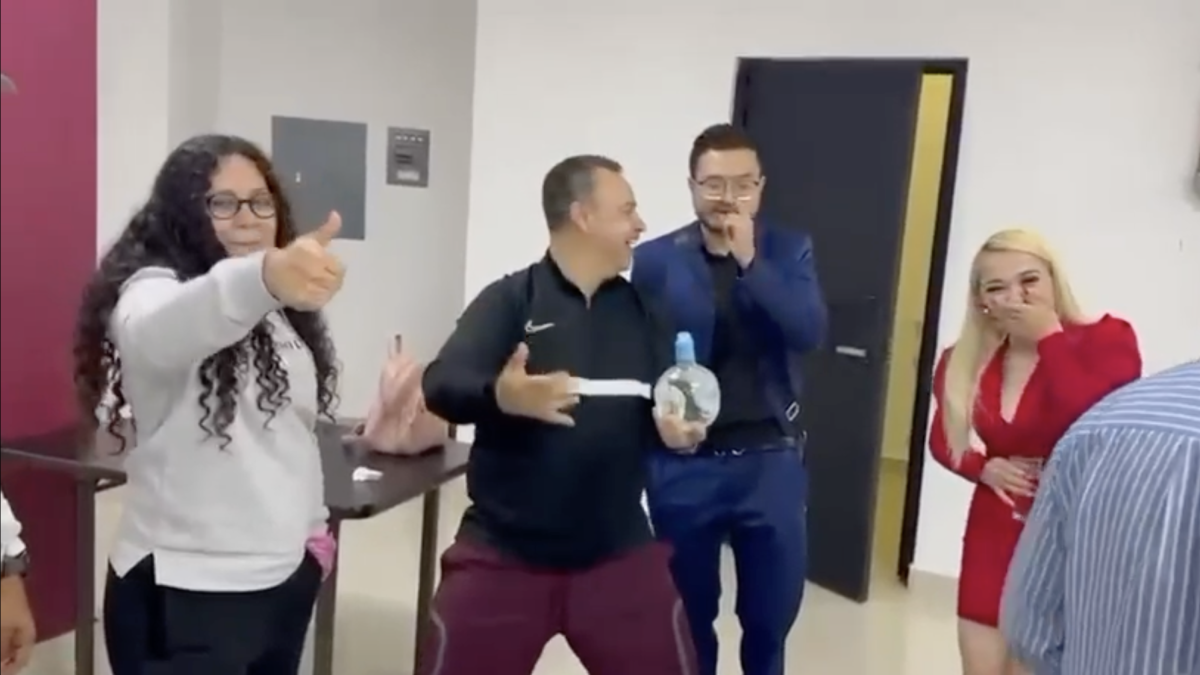 <![CDATA[“¡Fondo, Fondo! Arman fiesta en Unidad Antisecuestros en Hidalgo (VIDEO)]]>