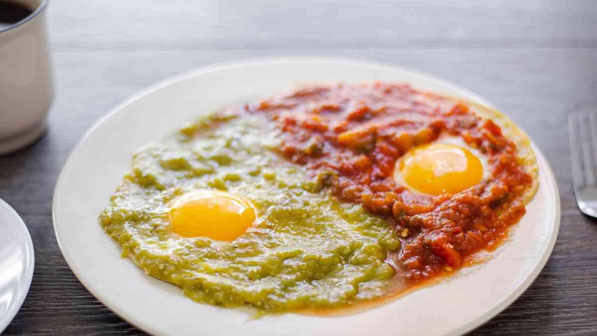 <![CDATA[Cómo preparar los auténticos huevos divorciados, el mejor desayuno mexicano]]>
