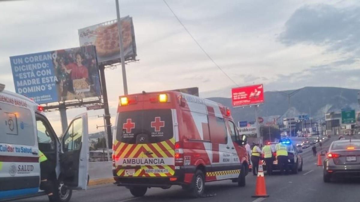 <![CDATA[Pierde control de motocicleta en curva, derrapa y muere por el impacto]]>