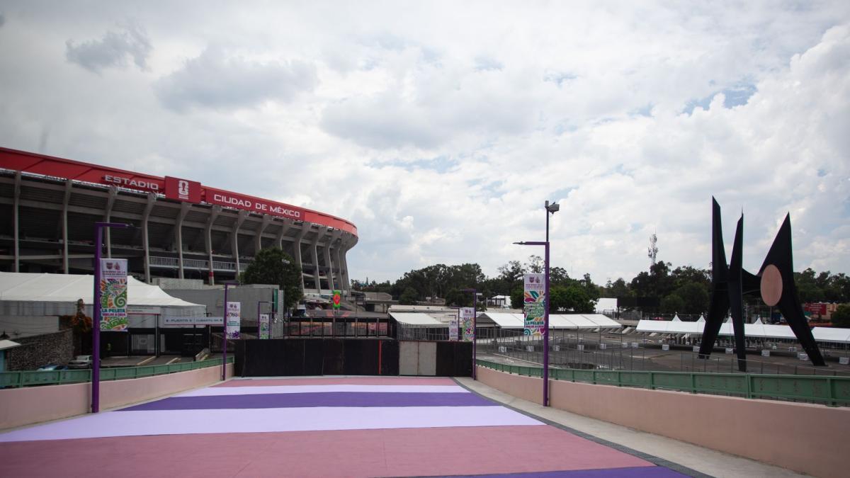 <![CDATA[Vecinos ofrecen estacionamiento afuera del estadio hasta en más de 2 mil pesos]]>